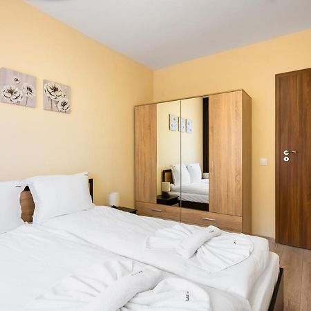 Nomad Haven: 1Bd Flat With Balcony & Desk Sófia Exterior foto