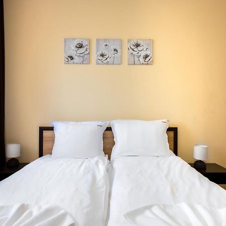Nomad Haven: 1Bd Flat With Balcony & Desk Sófia Exterior foto