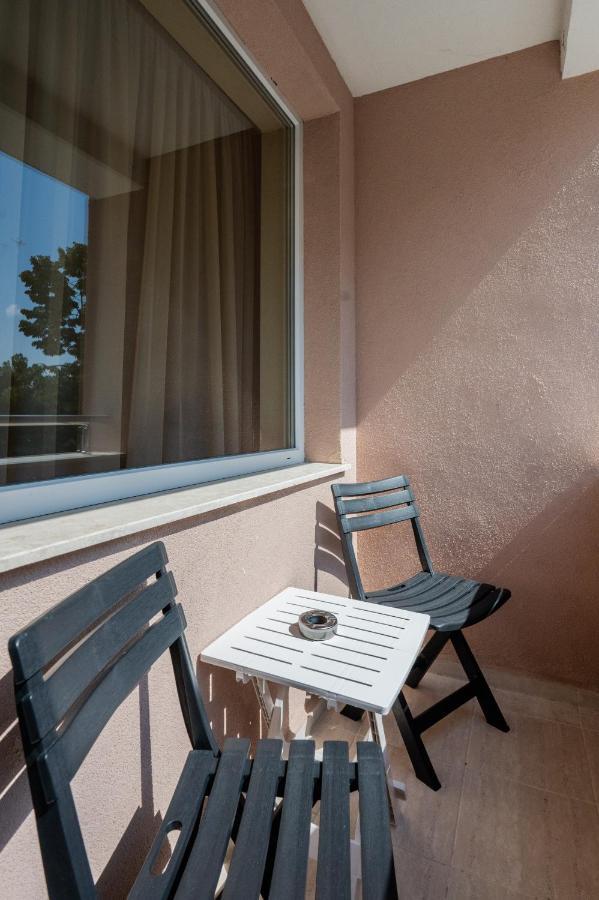 Nomad Haven: 1Bd Flat With Balcony & Desk Sófia Exterior foto