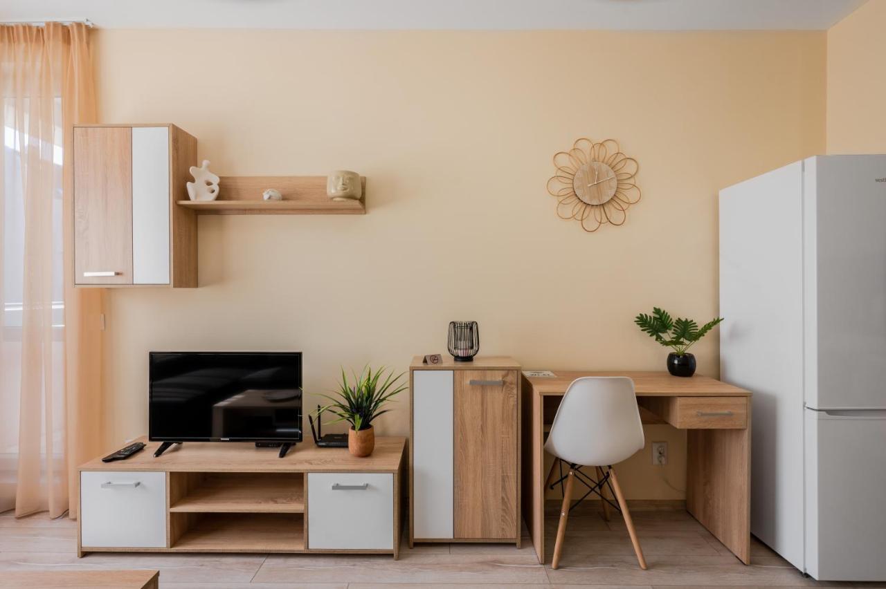 Nomad Haven: 1Bd Flat With Balcony & Desk Sófia Exterior foto